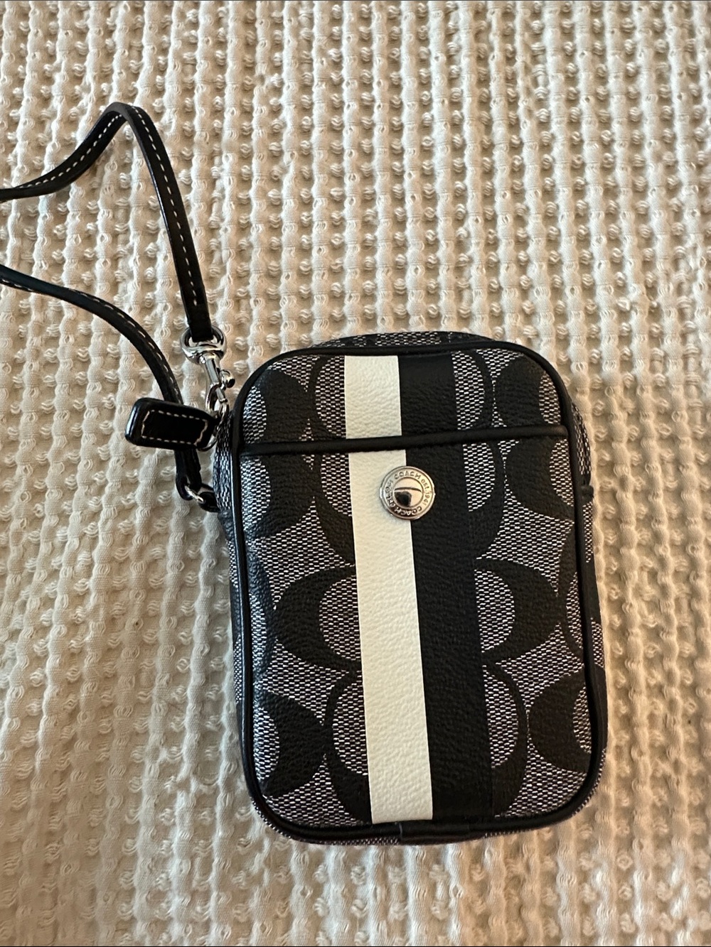 Trendy Y2K Coach Signature Pouch / Wristlet Case